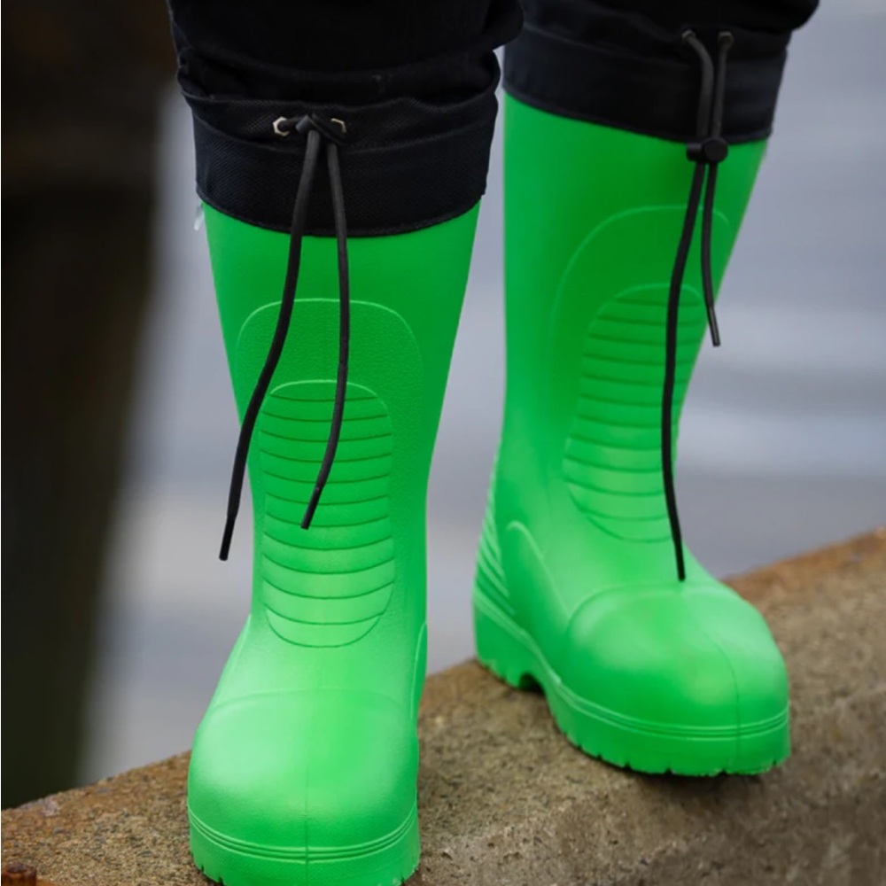 Fubuki Niseko 2.0 Boots in Green. Brand new, never used. NWT. Size 10 Men/12 W